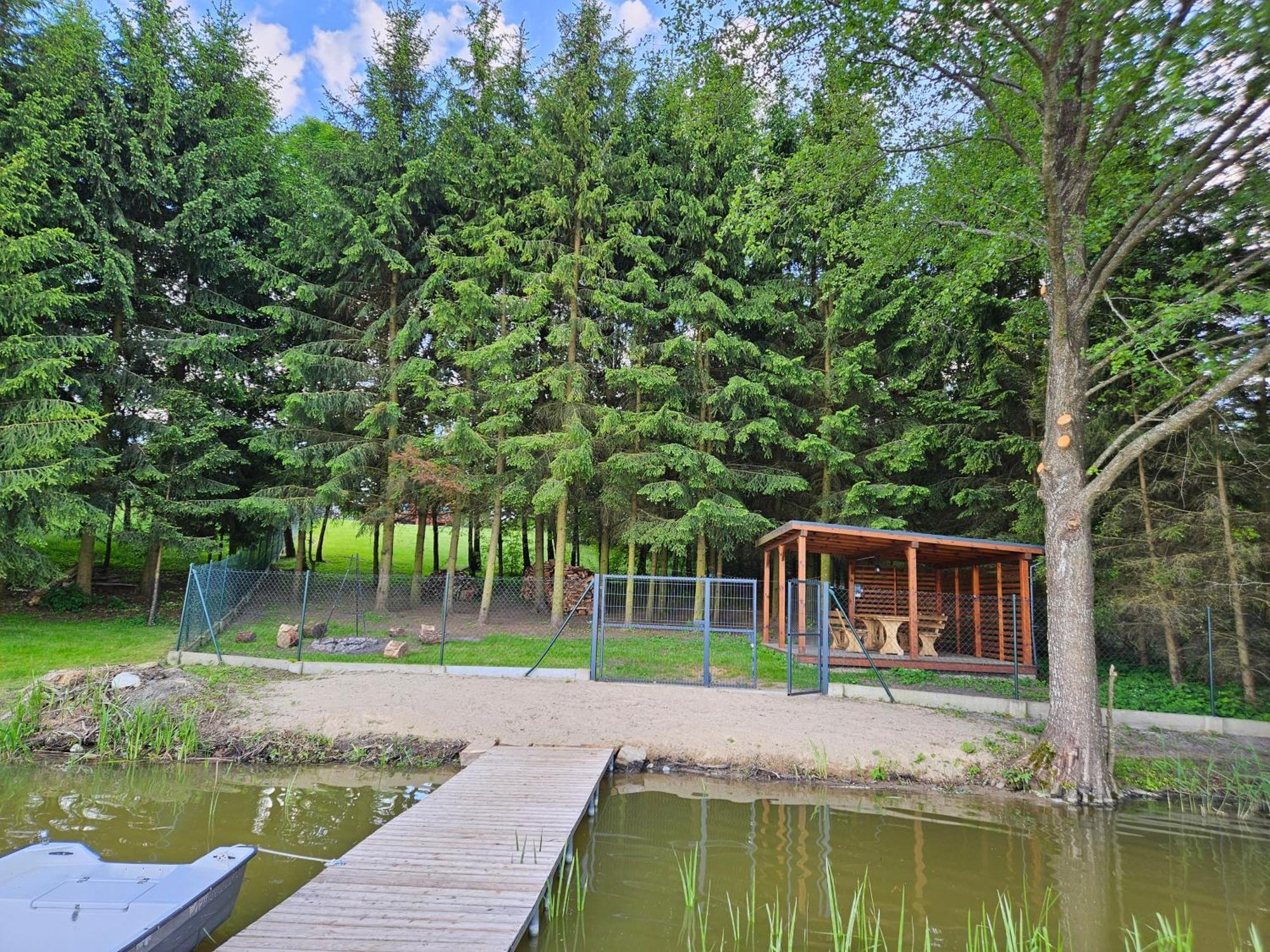 Lepaki Lake Moldzie Extérieur photo